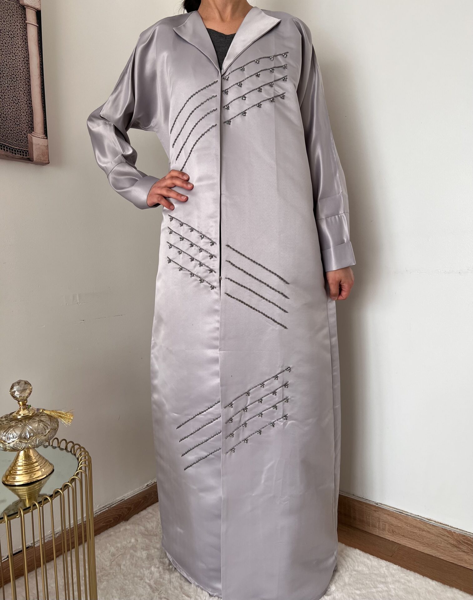 abaya satin gris